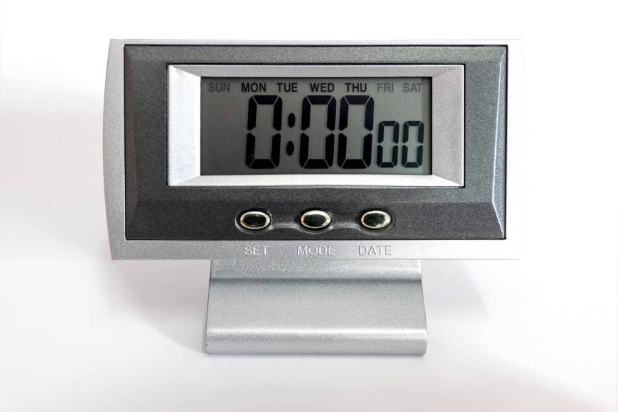 Pilot z wyświetlaczem LCD i zegarem 30 kanałowy w nowoczesnych systemach zdalnego sterowania